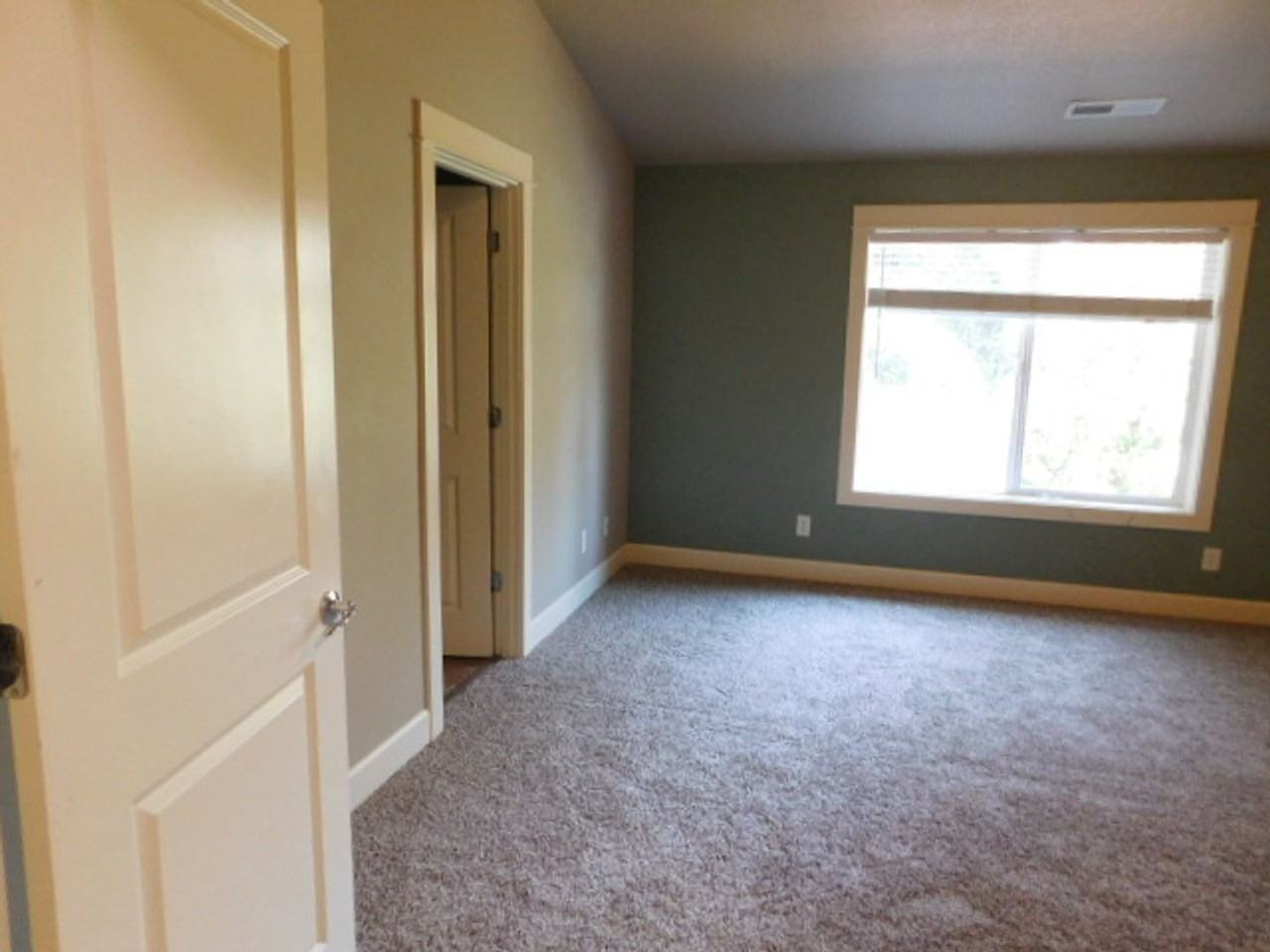 655 Ratcliff Dr Se - Photo 5 of 25