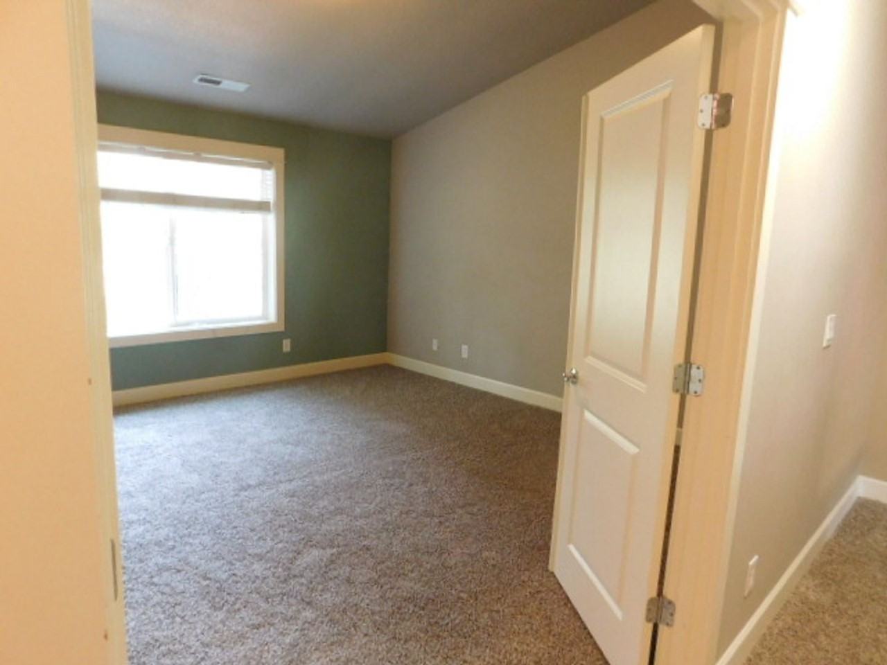 655 Ratcliff Dr Se - Photo 7 of 25