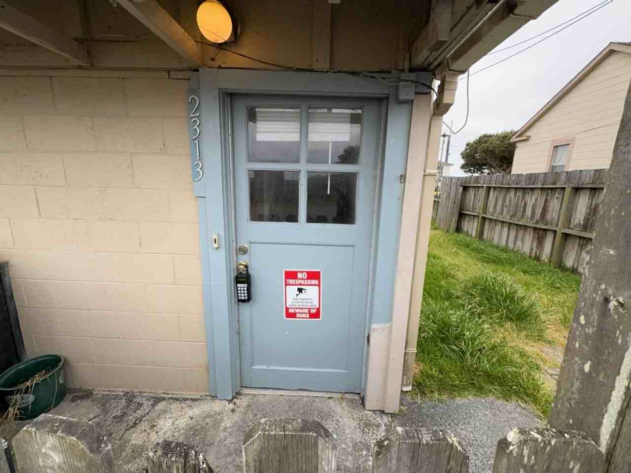 2313 Lindstrom Ave - Photo 3 of 20