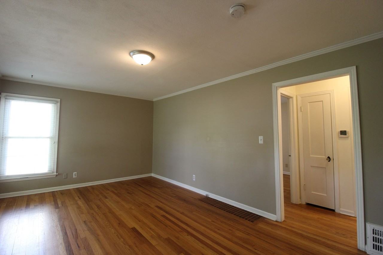 5017 W 50th Ter - Photo 2 of 9