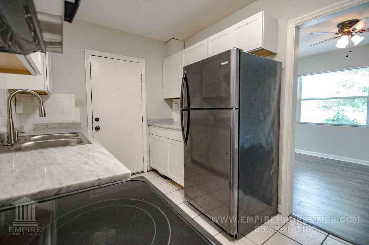 1446 Hudson Street #1RIGHT - Photo 7 of 18