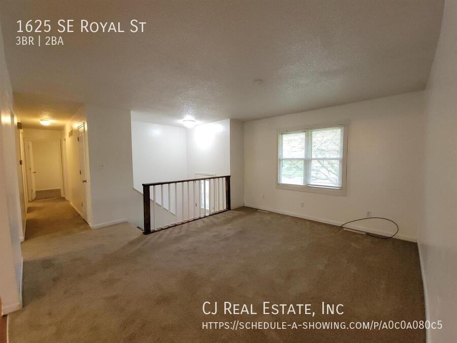 1625 Se Royal St - Photo 2 of 11