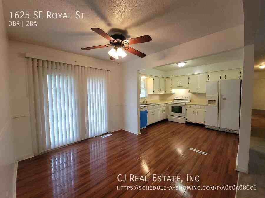 1625 Se Royal St - Photo 3 of 11