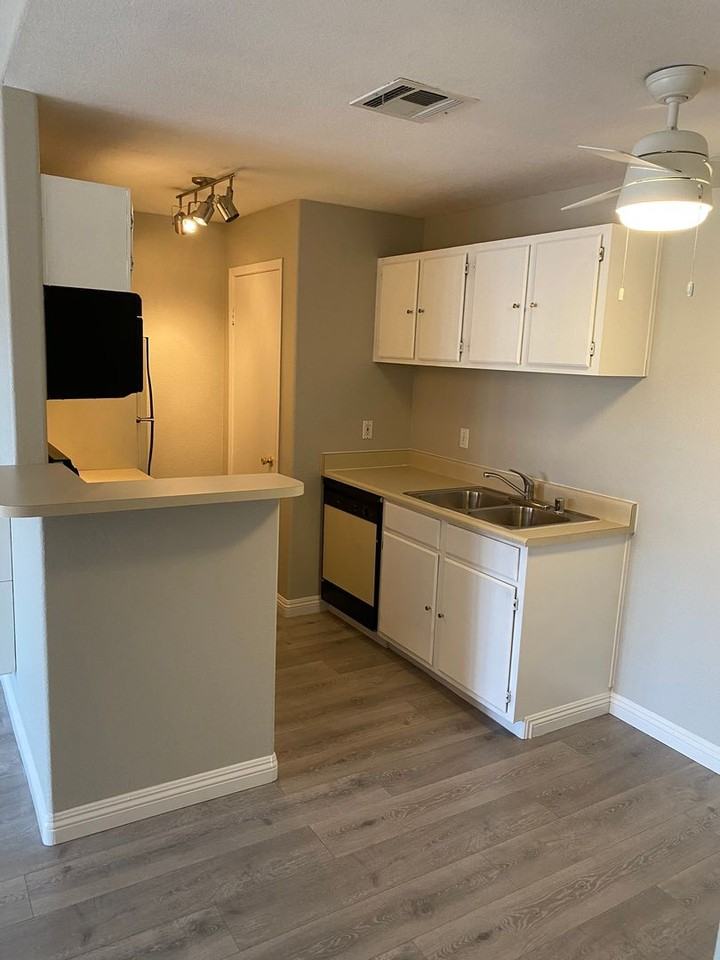 5271 Lindell Rd #202 - Photo 5 of 22