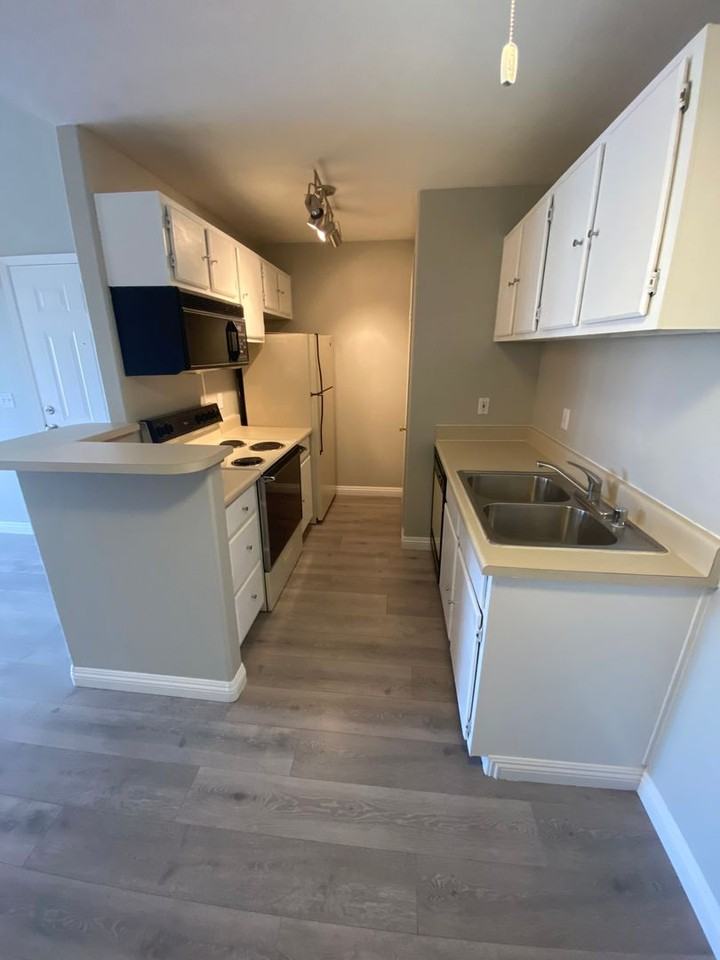 5271 Lindell Rd #202 - Photo 7 of 22