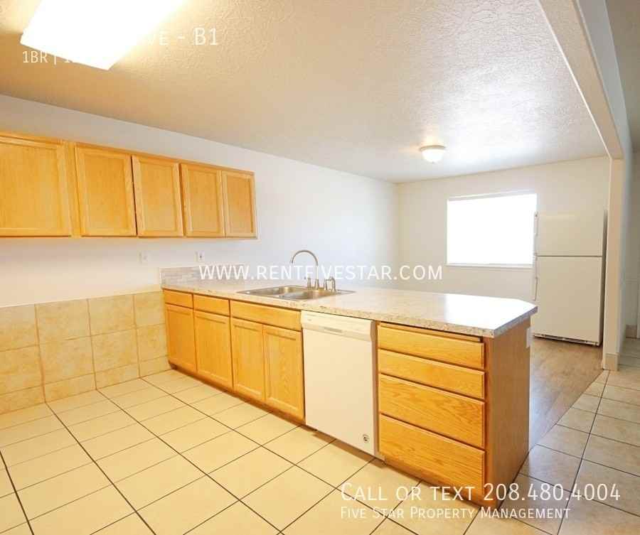 855 S 3rd Ave #B1 - Photo 7 of 22