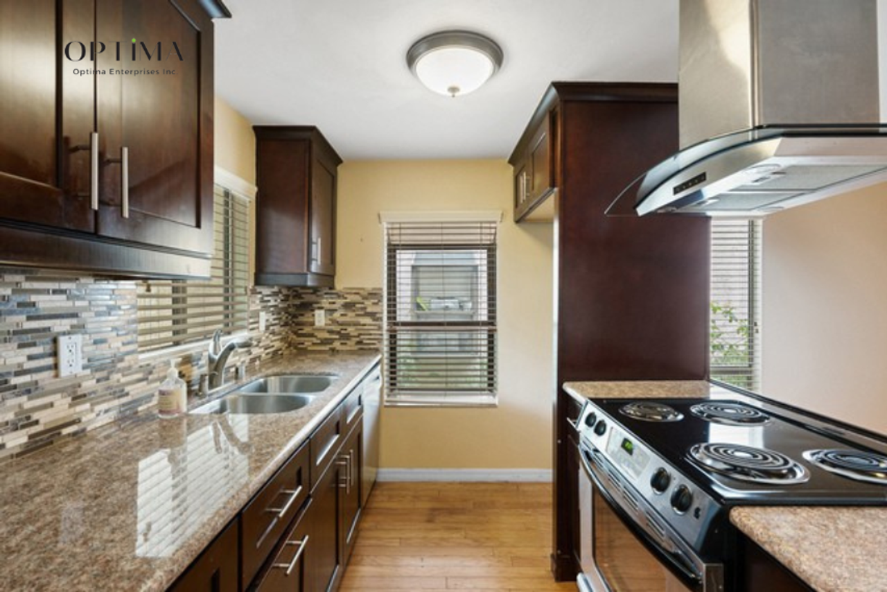 18411 Hatteras St - Photo 3 of 12