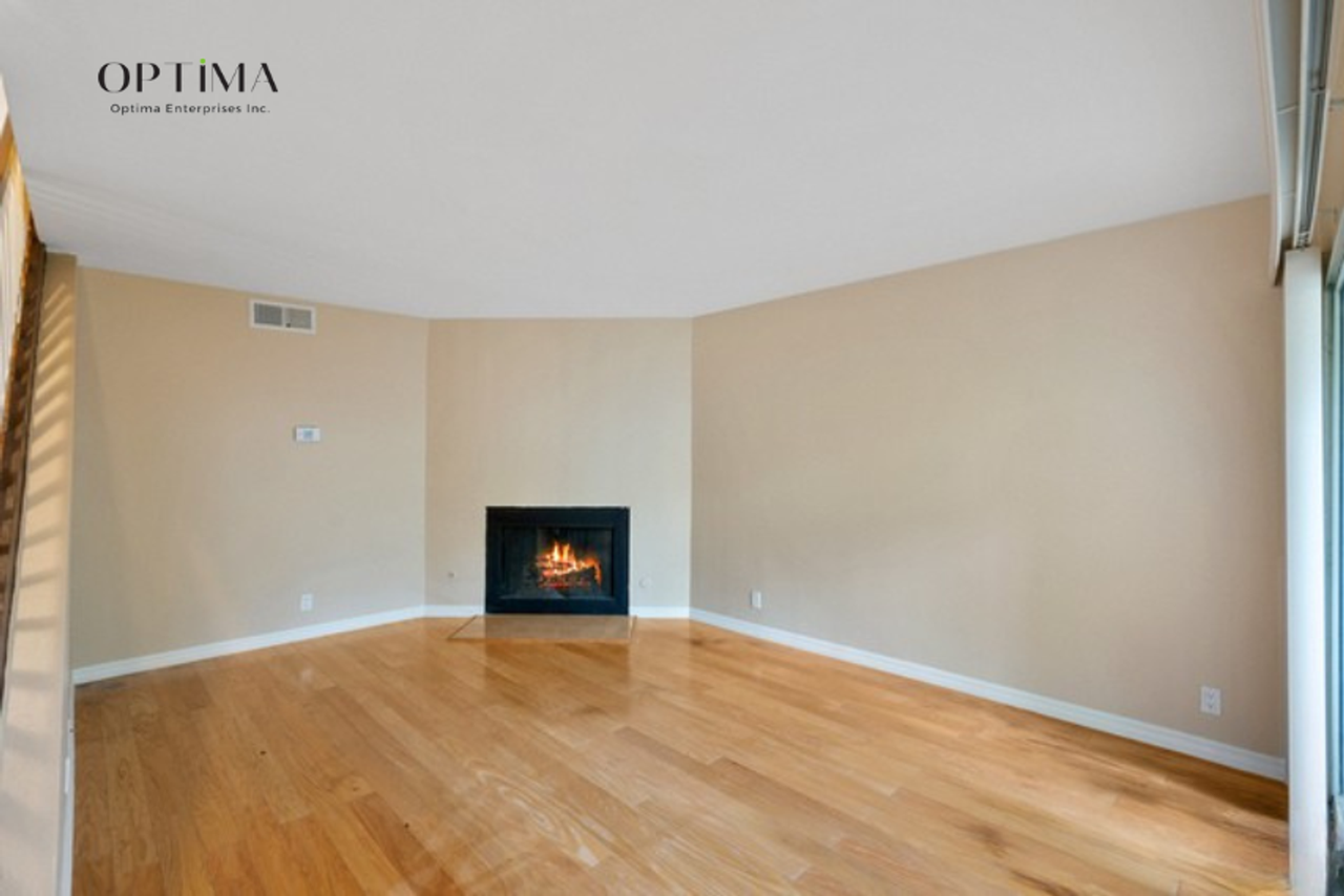 18411 Hatteras St - Photo 2 of 12