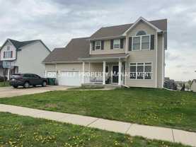 332 Nw Driftwood Dr - Photo 1 of 1