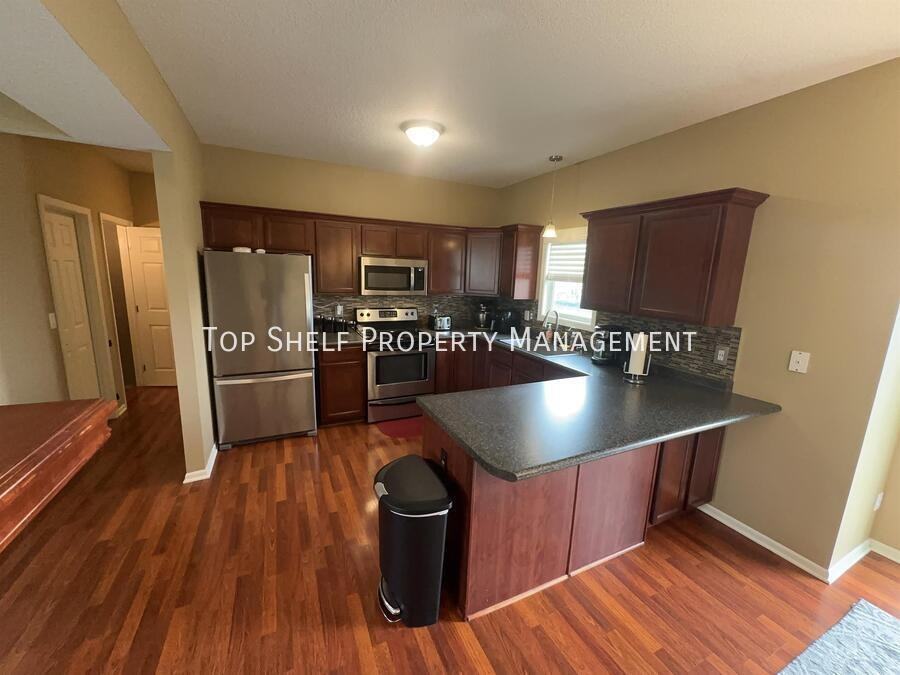 332 Nw Driftwood Dr - Photo 4 of 20