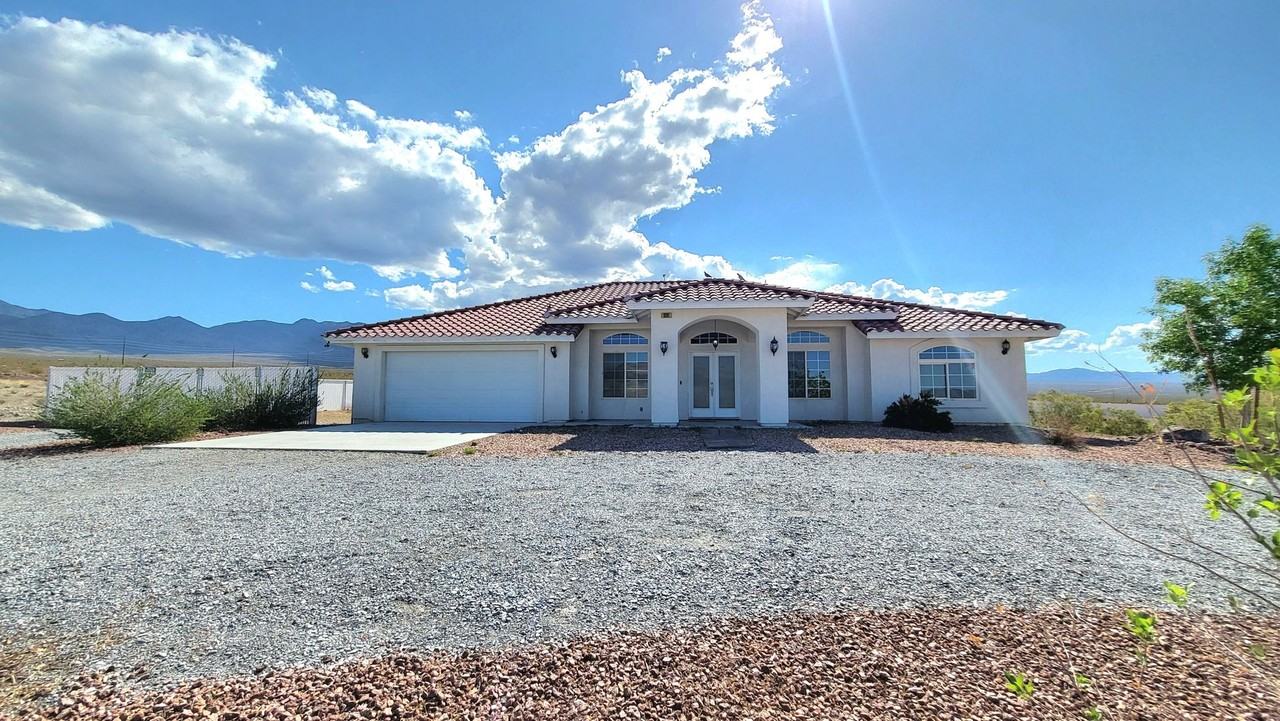 6181 Meadow Creek Ln - Photo 3 of 48