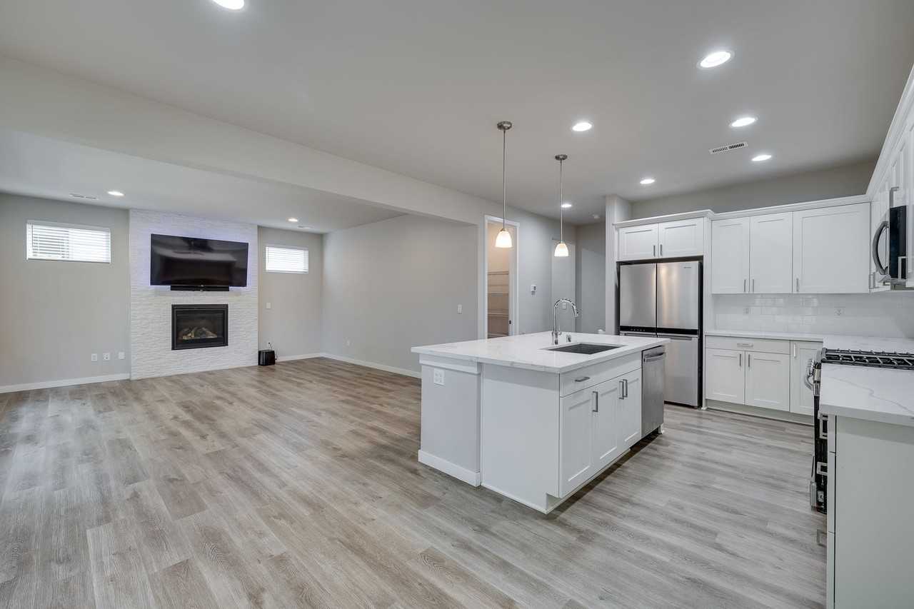 7720 61st Dr Ne - Photo 3 of 24