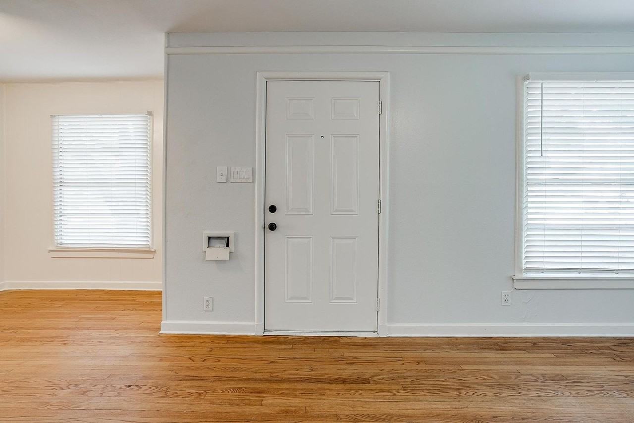 3557 Suffolk Dr - Photo 3 of 21
