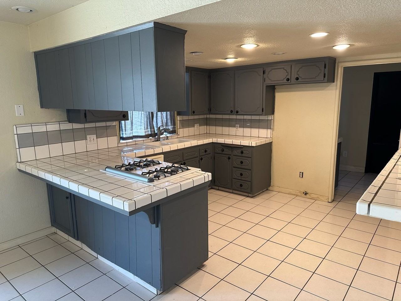 1364 E Carmelo Ave - Photo 6 of 26