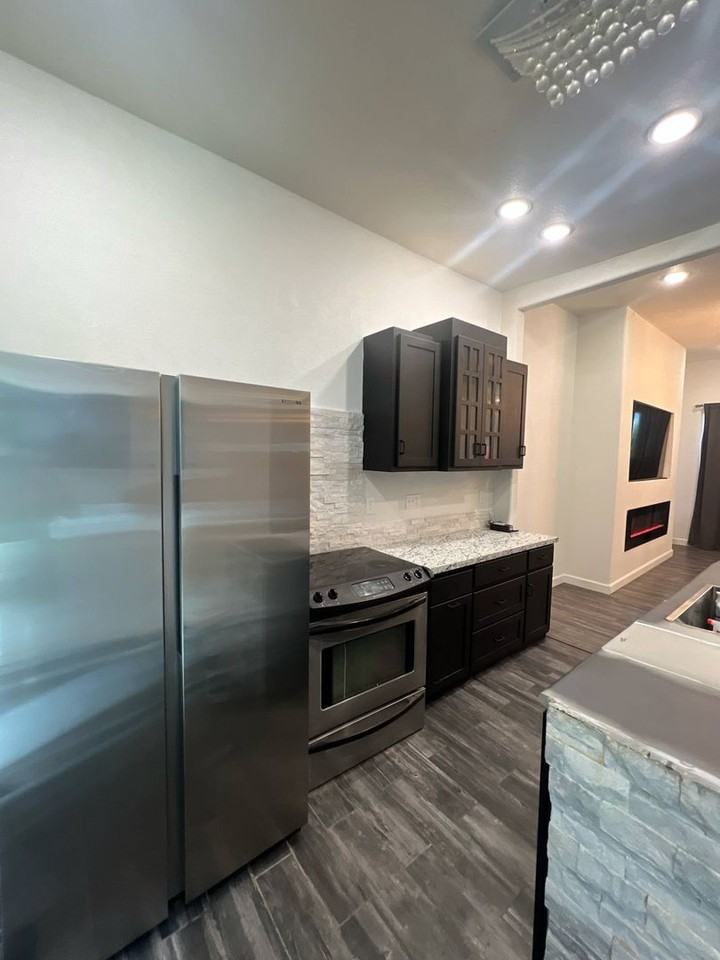 2409 S Willard Ave - Photo 4 of 16