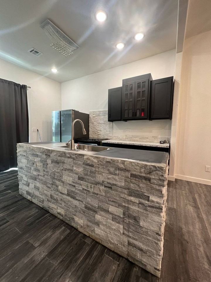 2409 S Willard Ave - Photo 5 of 16