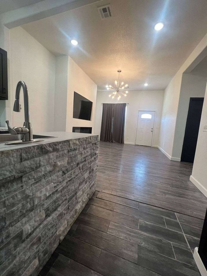 2409 S Willard Ave - Photo 6 of 16