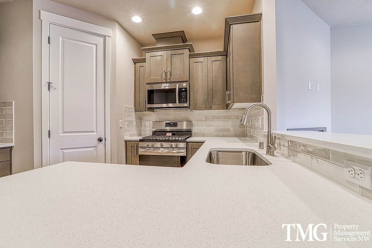 18112 Ne 47th Ave - Photo 2 of 13
