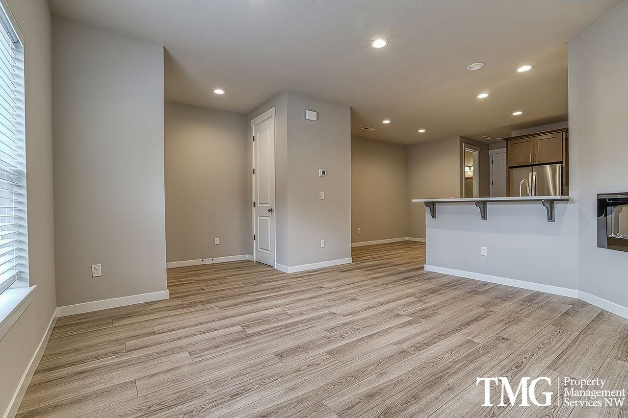 18112 Ne 47th Ave - Photo 3 of 13