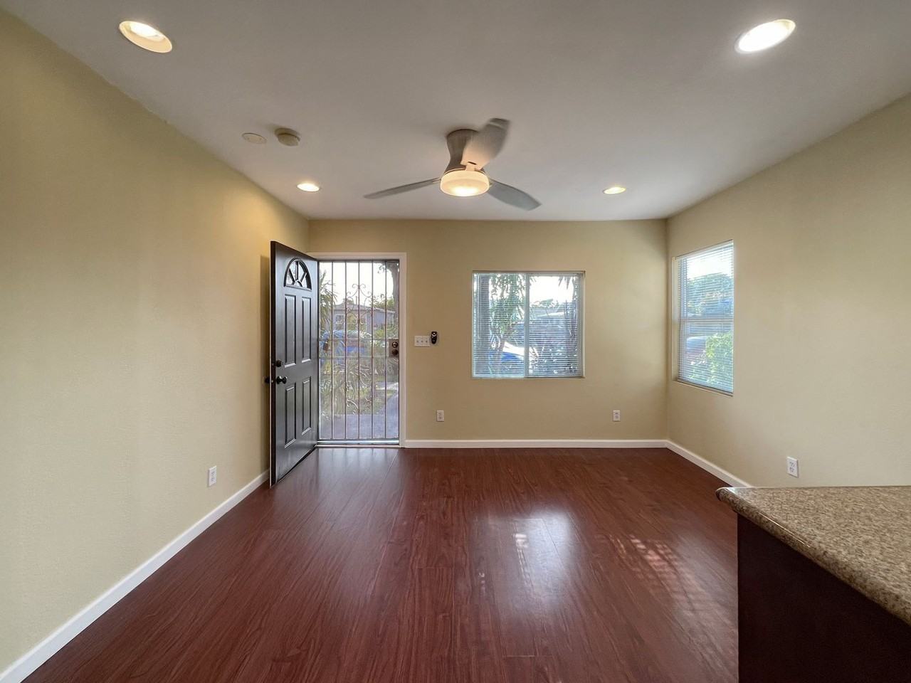 5886 Lemon Ave - Photo 3 of 12