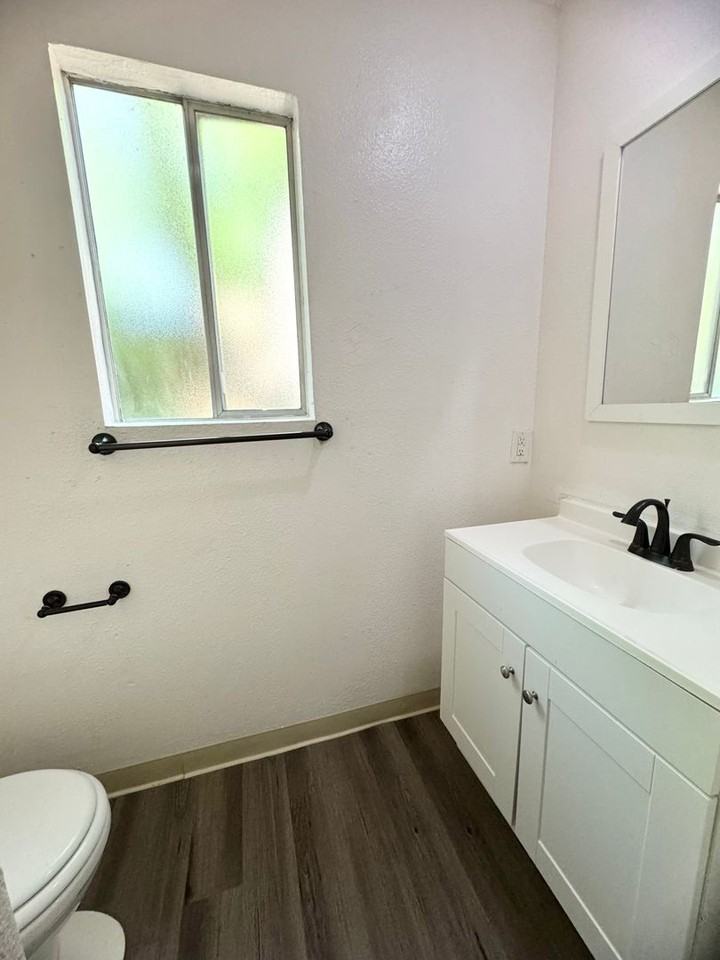 1252 Warner St - Photo 4 of 8