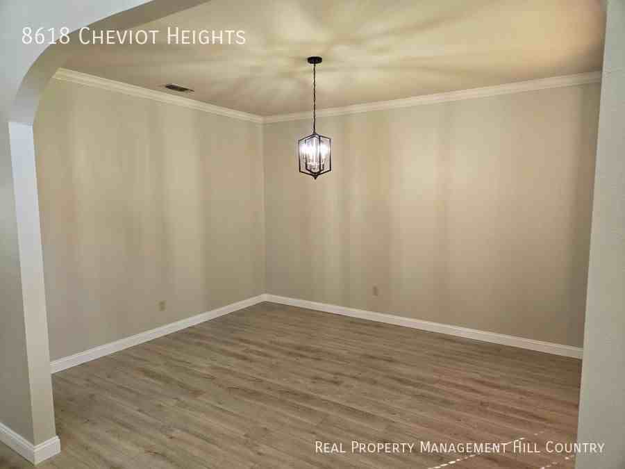 8618 Cheviot Hts - Photo 3 of 33
