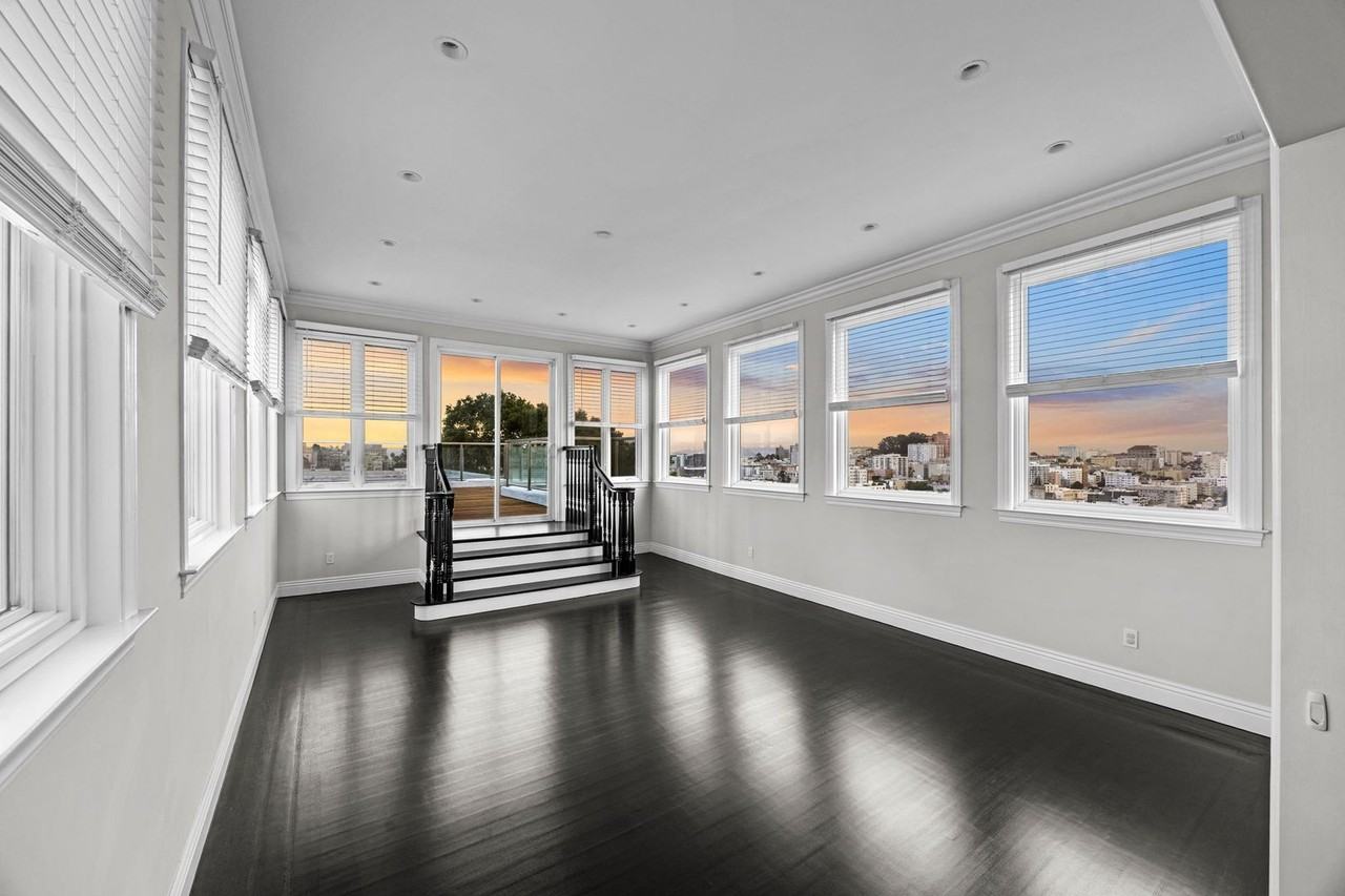 1123 Green St - Photo 2 of 35