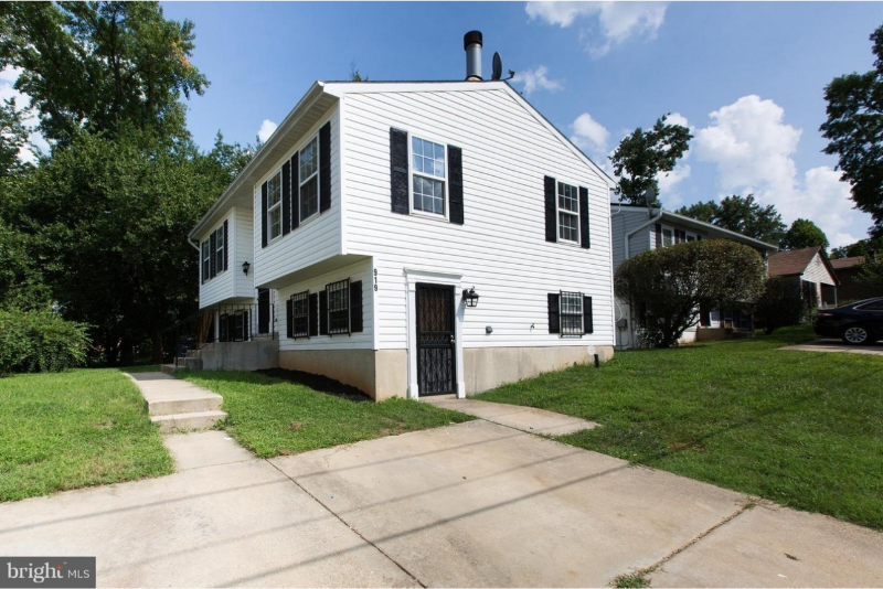 919 57th Pl - Photo 2 of 15