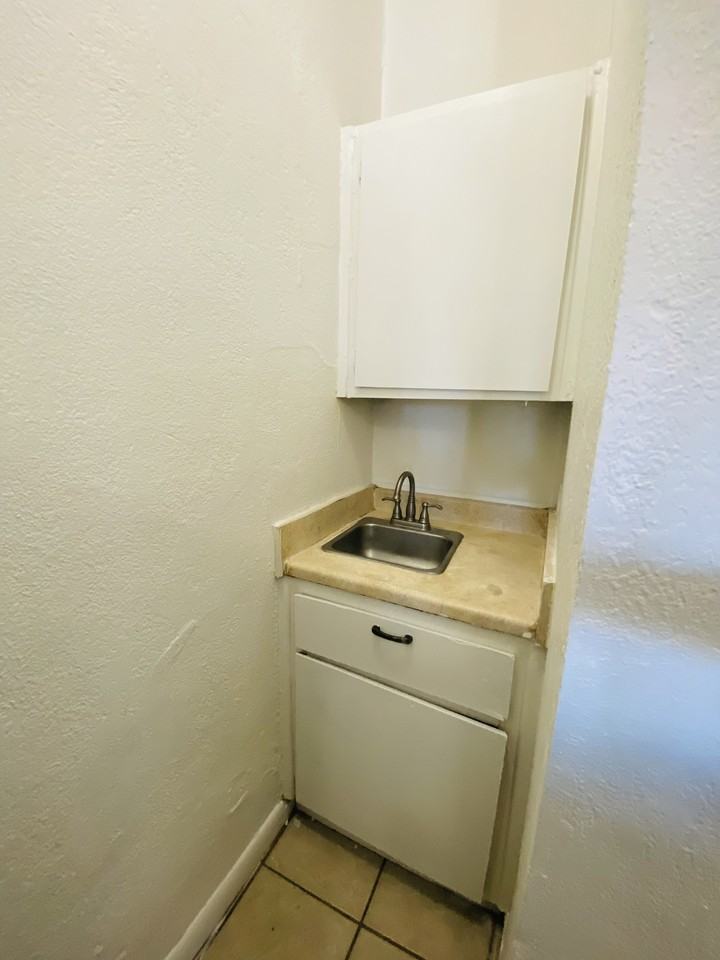 PM526 - 19 West Veterans Blvd - Photo 3 of 8