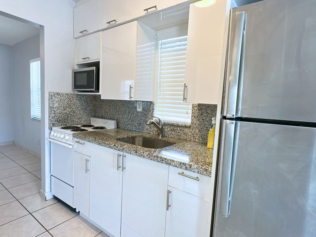 627-631 Northeast 10th Avenue - Photo 2 of 17