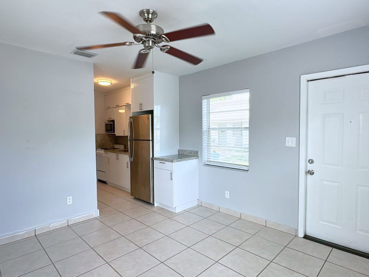 627-631 Northeast 10th Avenue - Photo 3 of 17