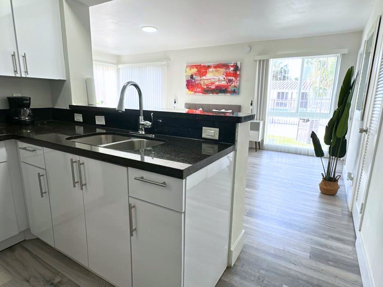 412 Sunset Drive - Photo 3 of 50