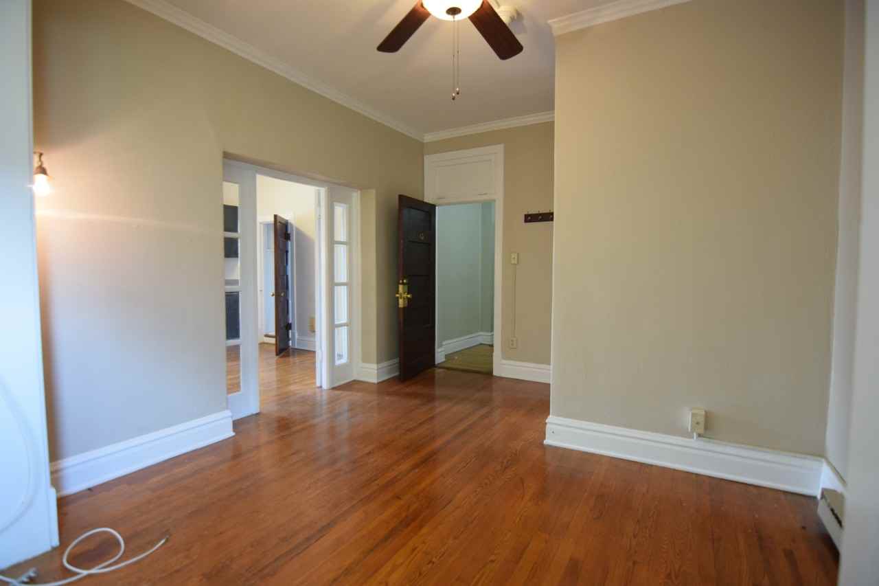 Greystone Court Apartments - Photo 5 of 28