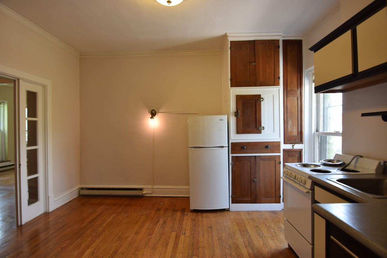 Greystone Court Apartments - Photo 7 of 28