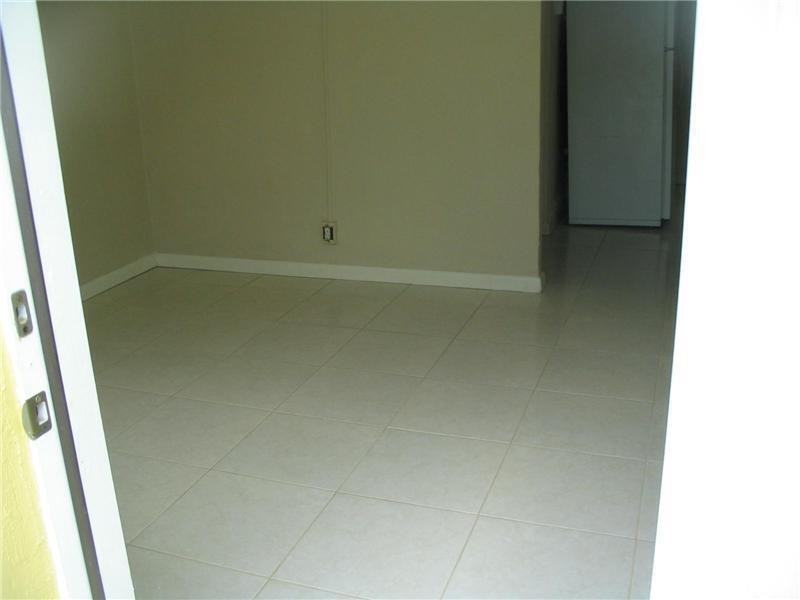 633 Northwest 15th Terrace #3 - Photo 3 of 3