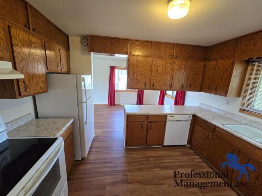 413 W 11th St - Photo 3 of 10