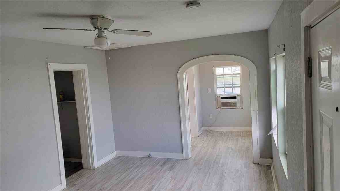 3185 Huisache St - Photo 3 of 6