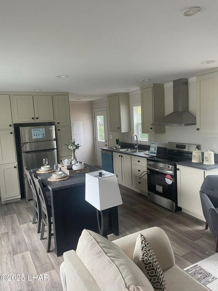 1100 Riverside Dr #117 - Photo 2 of 10