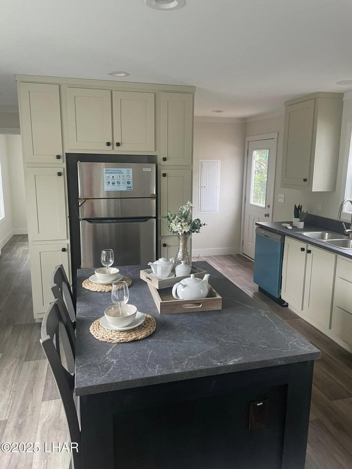 1100 Riverside Dr #117 - Photo 5 of 10