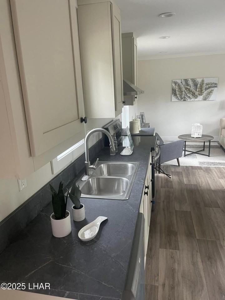 1100 Riverside Dr #117 - Photo 6 of 10