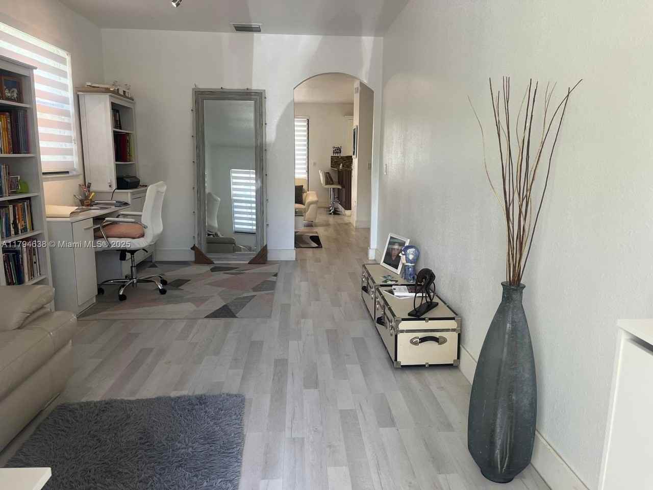 8985 Nw 98th Ave - Photo 4 of 27