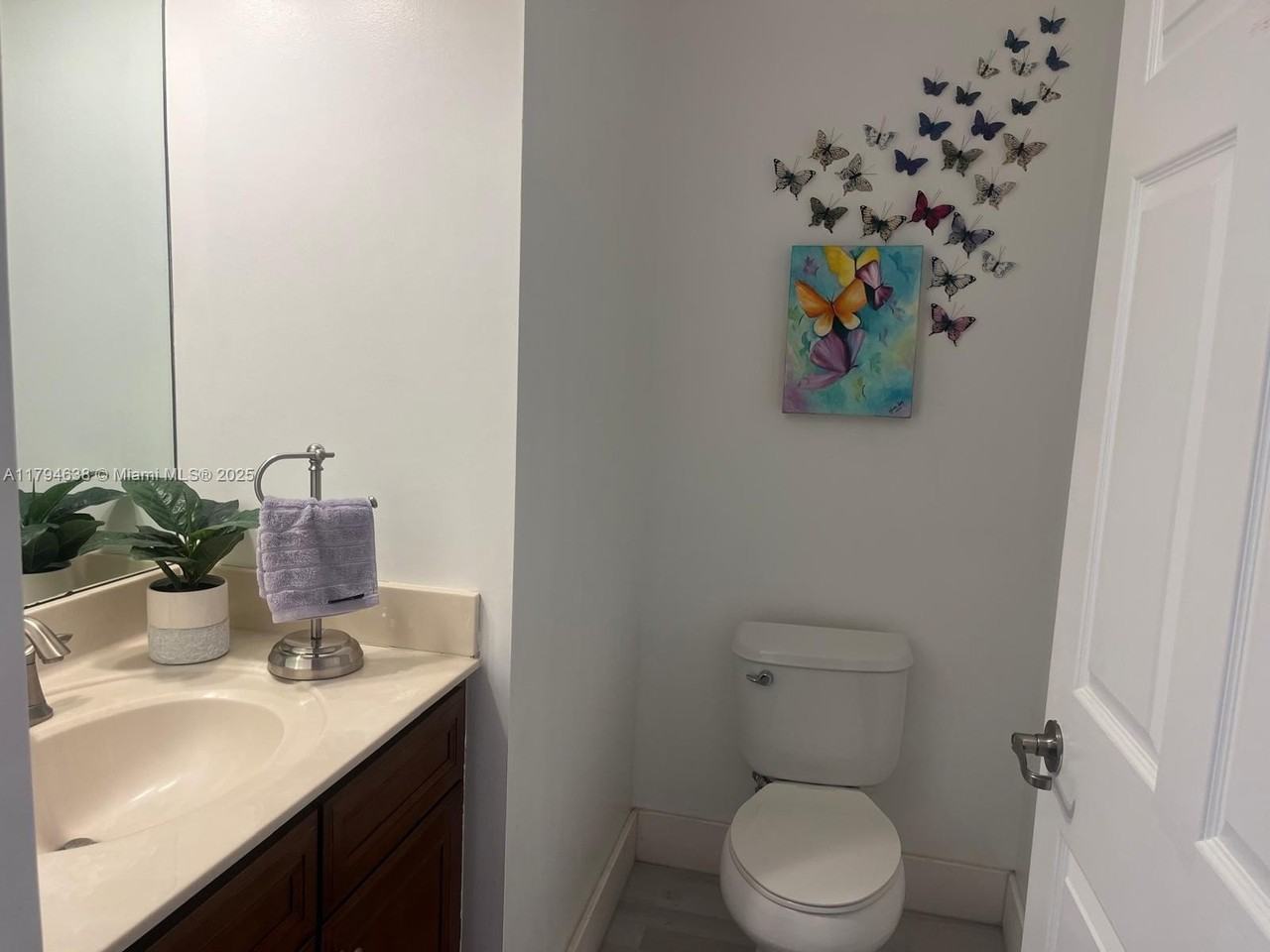 8985 Nw 98th Ave - Photo 7 of 27