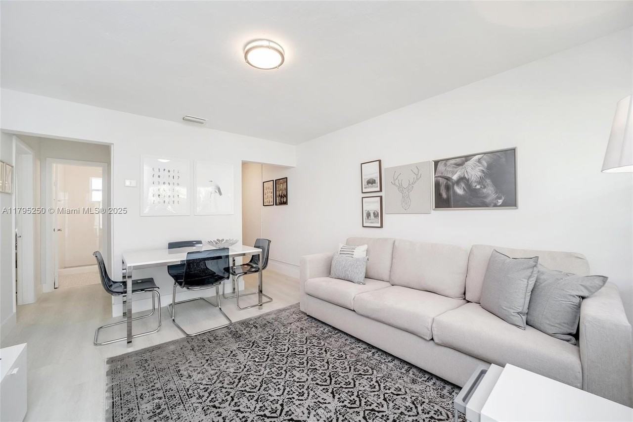 6210 Sw 59th Pl #0 - Photo 2 of 18