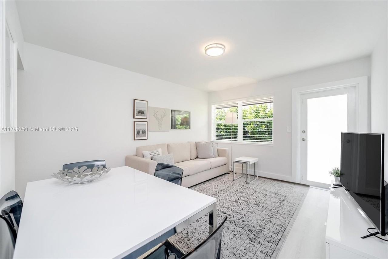 6210 Sw 59th Pl #0 - Photo 6 of 18