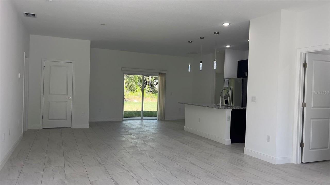 5027 Sw 165th Street Rd - Photo 3 of 33