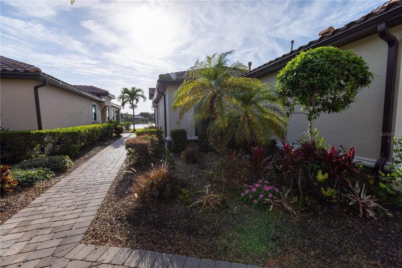 8251 Varenna Dr - Photo 2 of 35