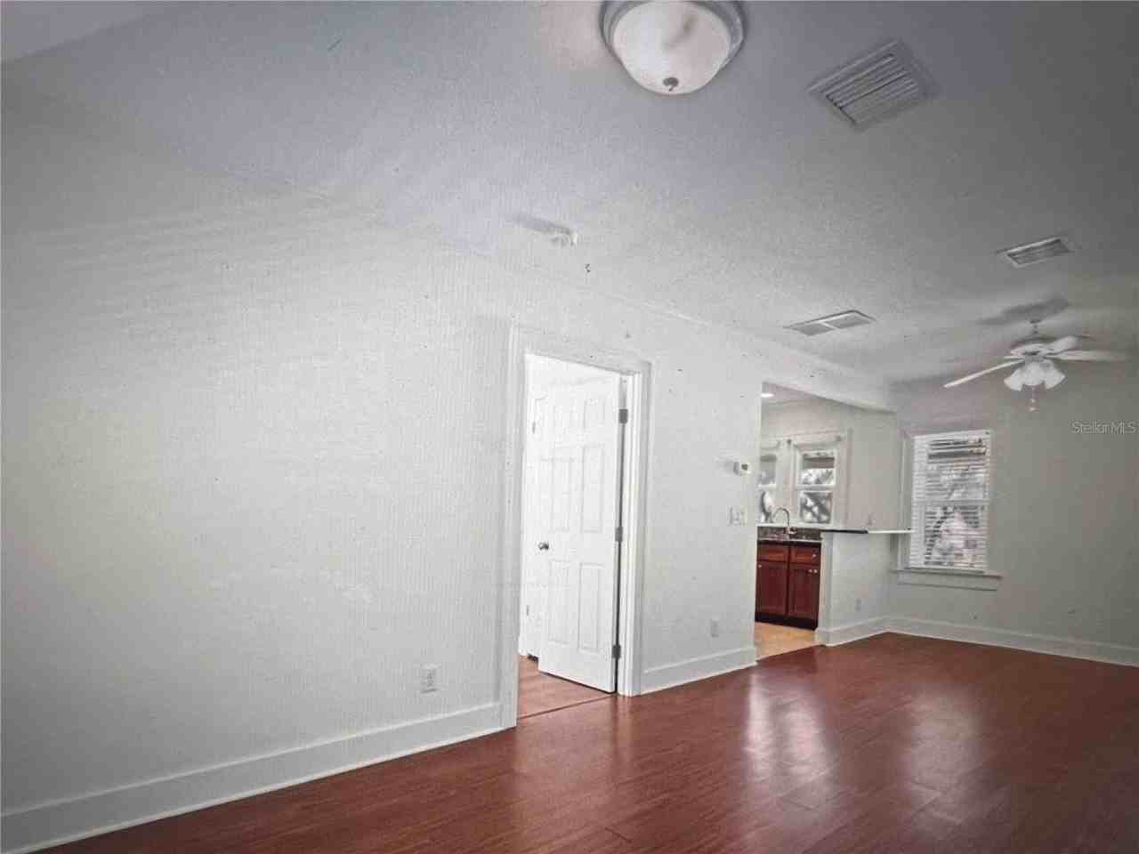 1160 Grove St - Photo 7 of 26