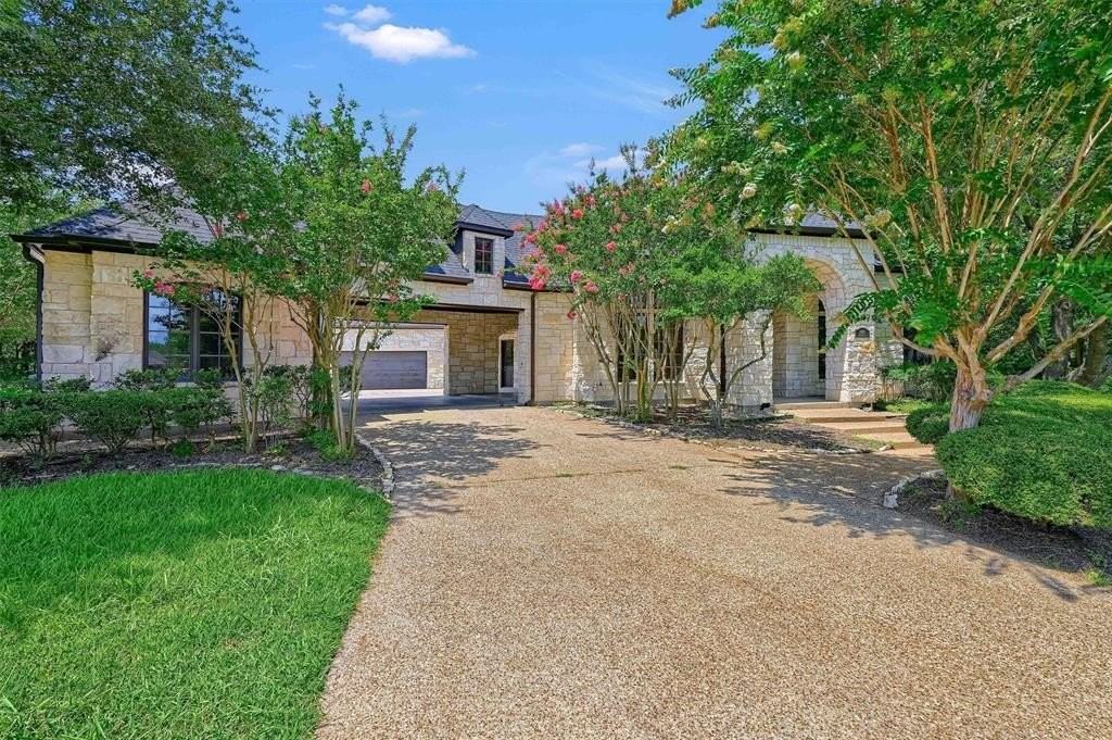 2910 Wellington Dr - Photo 2 of 40