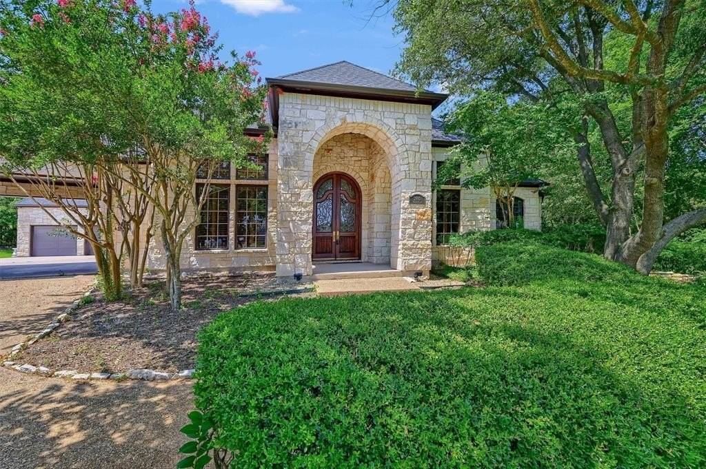 2910 Wellington Dr - Photo 3 of 40