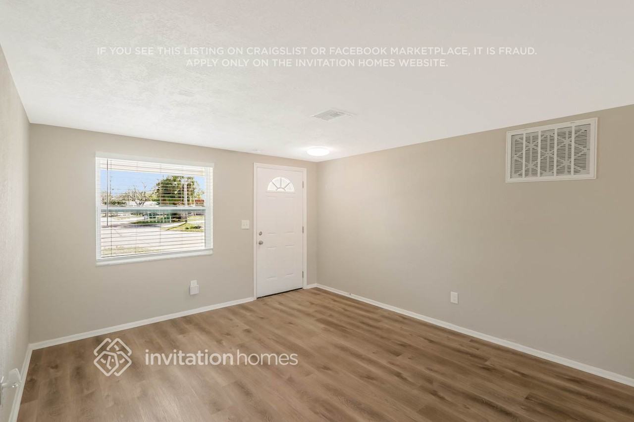 7321 Buchanan Dr - Photo 3 of 23